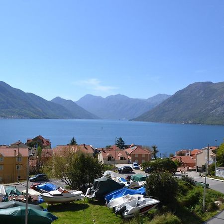 Apartments Dobrisa Kotor Exteriör bild