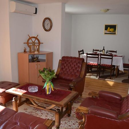 Apartments Dobrisa Kotor Exteriör bild