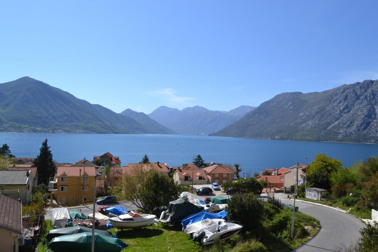 Apartments Dobrisa Kotor Exteriör bild
