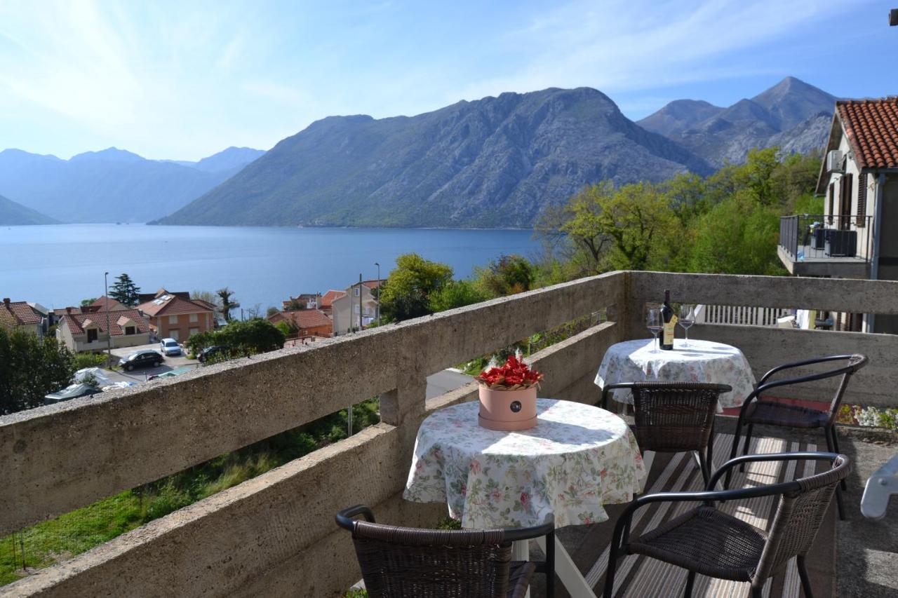 Apartments Dobrisa Kotor Exteriör bild