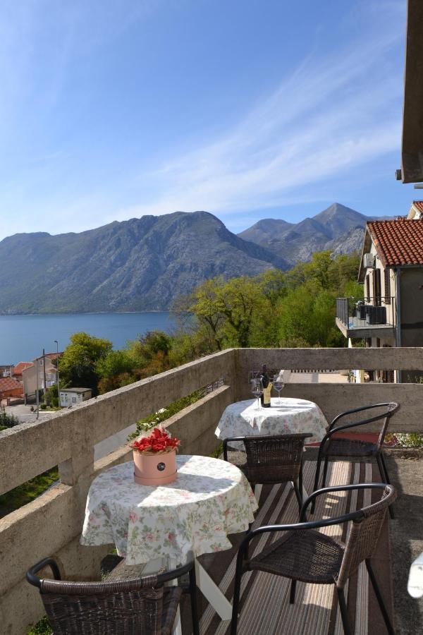 Apartments Dobrisa Kotor Exteriör bild