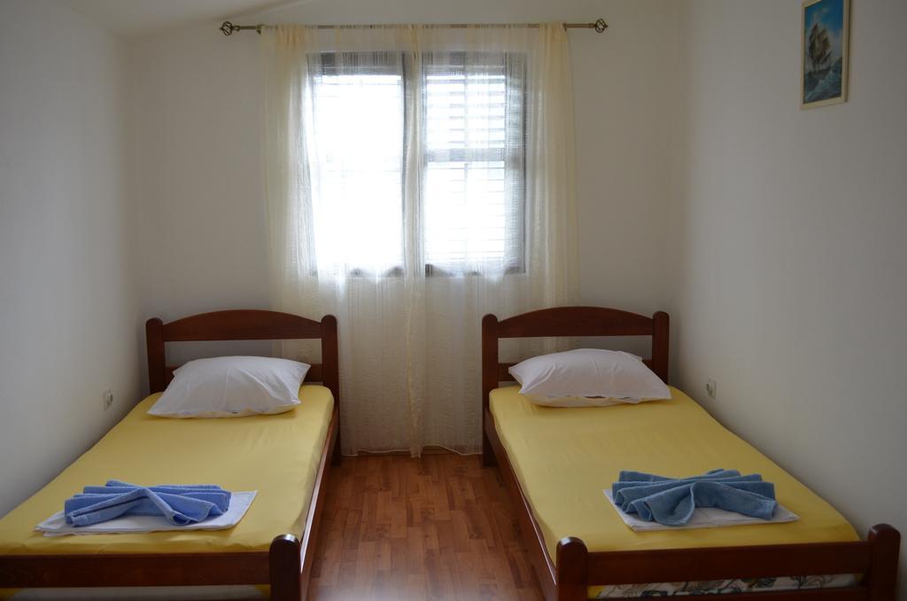 Apartments Dobrisa Kotor Rum bild