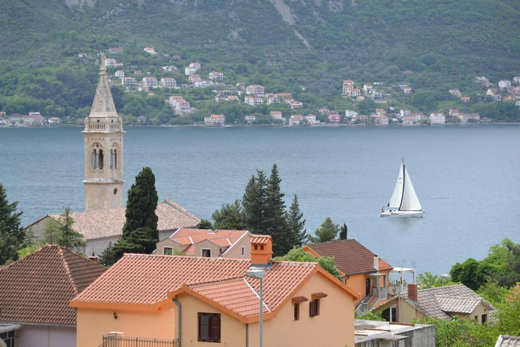 Apartments Dobrisa Kotor Exteriör bild