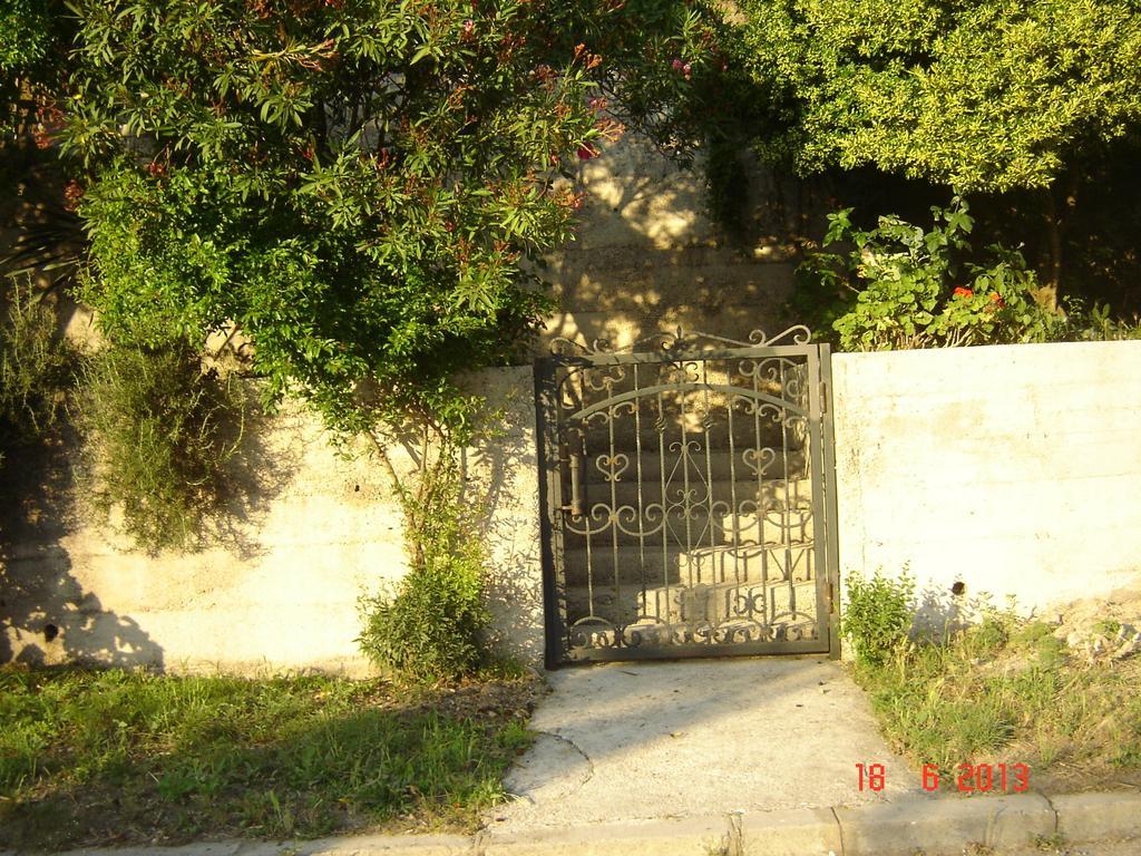 Apartments Dobrisa Kotor Exteriör bild